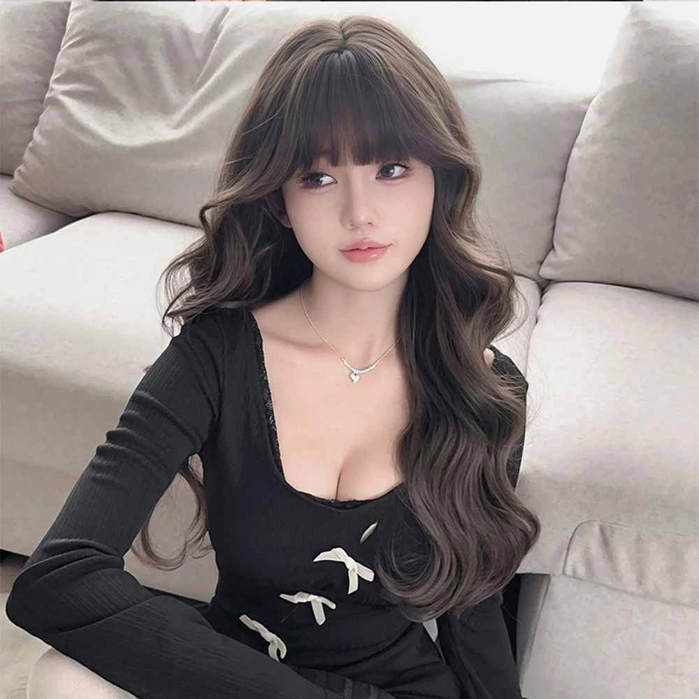 Parrucca sintetica naturale ondulata marrone freddo con frangia Parrucca lunga in fibra di capelli ricci di alta qualità per le donne Parrucca resistente al calore per uso quotidiano