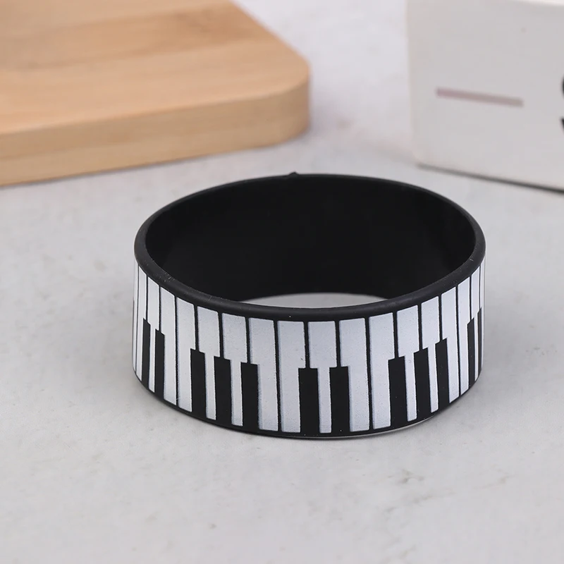 Heißer Verkauf: 1 Stück Modisches Klaviertastatur-Silikonarmband, Perfekt für Musikliebhaber und Festivals, Geeignet für Alle Jahreszeiten