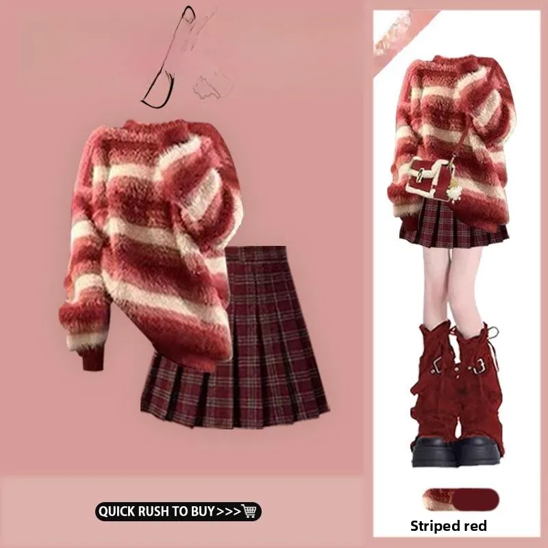 

Женский вязаный комплект: свитер в полоску и юбка с высокой талией. Мягкий, уютный, свободный осенний модный ансамбль с длинными рукавами.