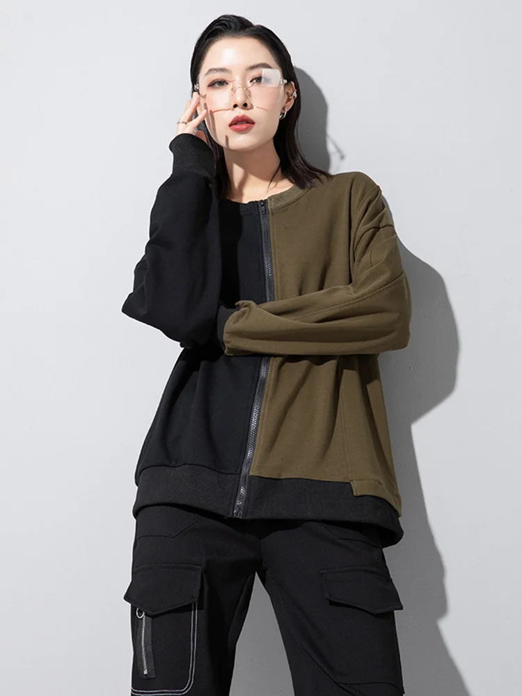 [EAM] Women Color-block Irregular Big Size Army Green T-shirt New Round Neck Long Sleeve Fashion Spring Autumn 2024 1DF5724