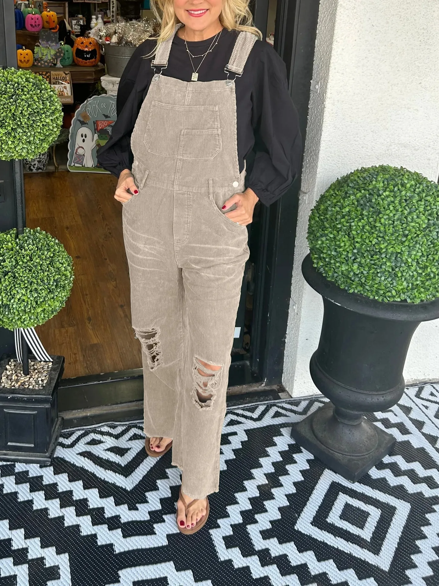 

New Autumn and Winter Corduroy Button Pocket Ripped Jumpsuit
