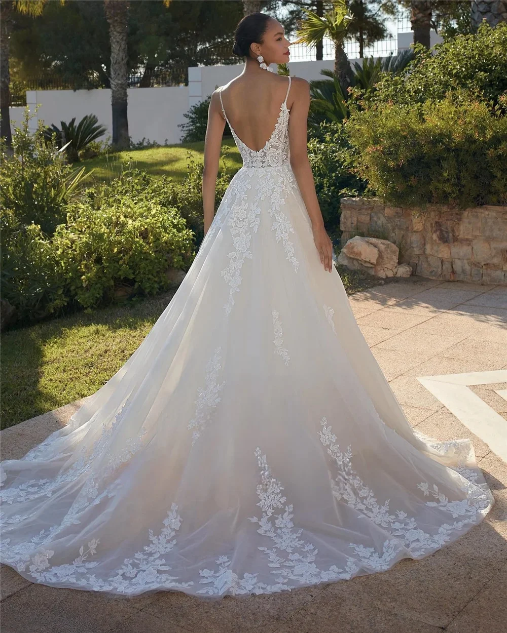 Aplikacje Suknia Ślubna Głęboki Dekolt V Bez Pleców Sukienka Ślubna Cienkie Ramiączka Vestidos De Novia Szyta na Miarę