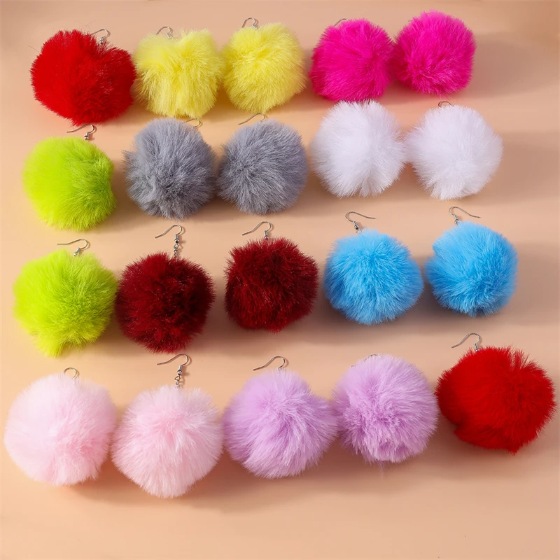 Trendige bunte große Plüsch-Kugel-Ohrringe für Frauen und Mädchen, Party, Festival, Schmuck, Geschenke – Detail 2