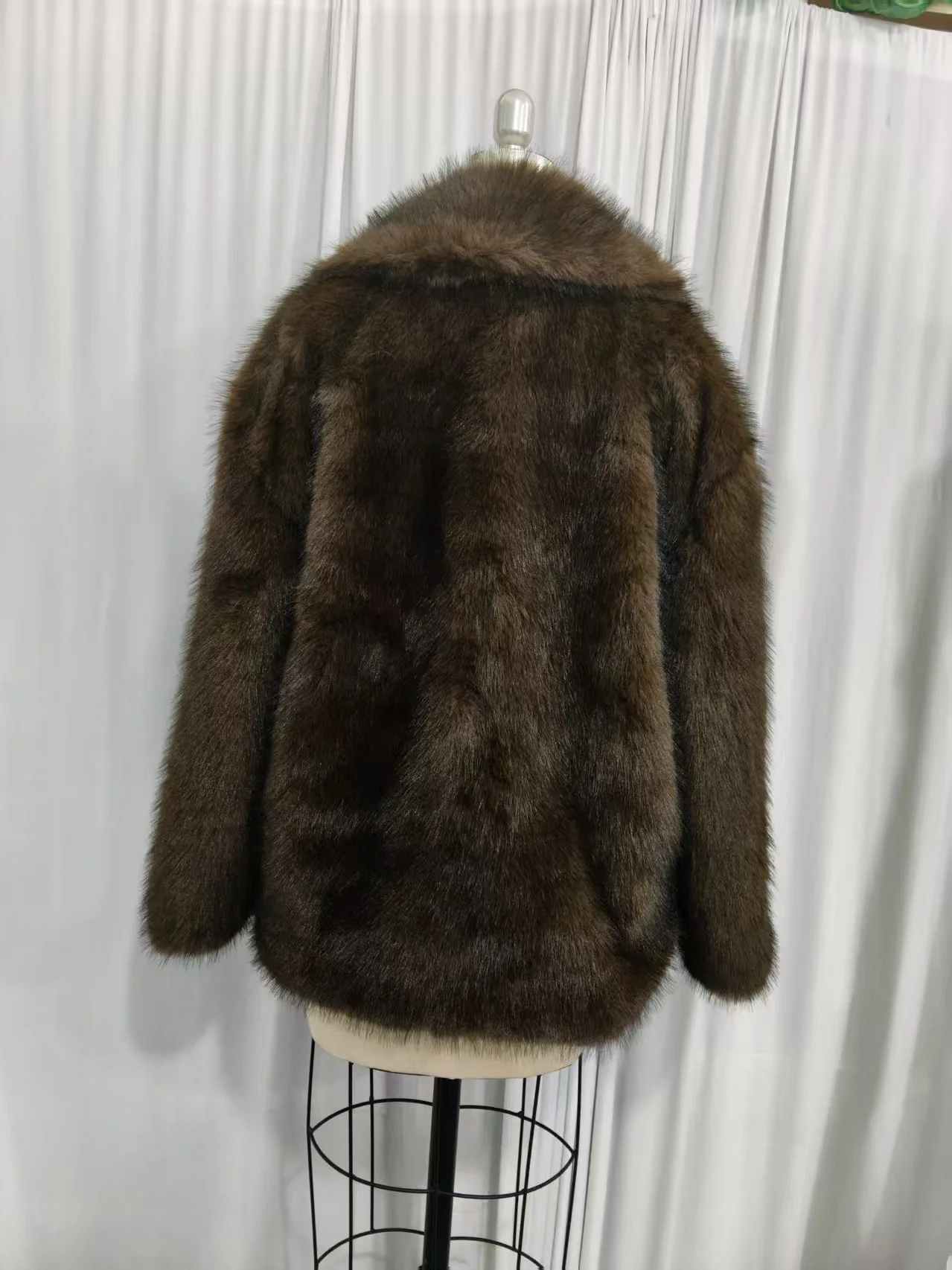 معطف فرو الثعلب ذو لون سادة ممتاز مترهل بأكمام طويلة لخريف وشتاء 2025 بياقة مقلوبة ملابس خارجية مقاومة للرياح للمكتب للسيدات #6