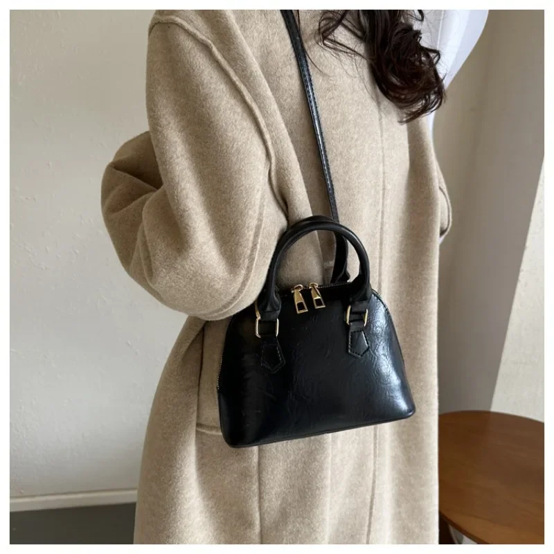 Popular Simple Crossbody Bag Retro Casual in Winter New Fashion Shoulder Bag Foreign Texture Slung Shell Handbag Shoulder Bag