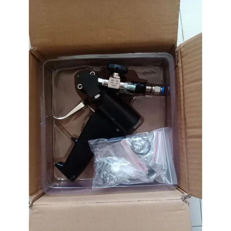 بندقية رذاذ من مادة البولي يوريثين مكونين 1:1 رغوة مادة أبيض وأسود P2 بندقية رذاذ خلط داخلي مسدس رش البوليوريا