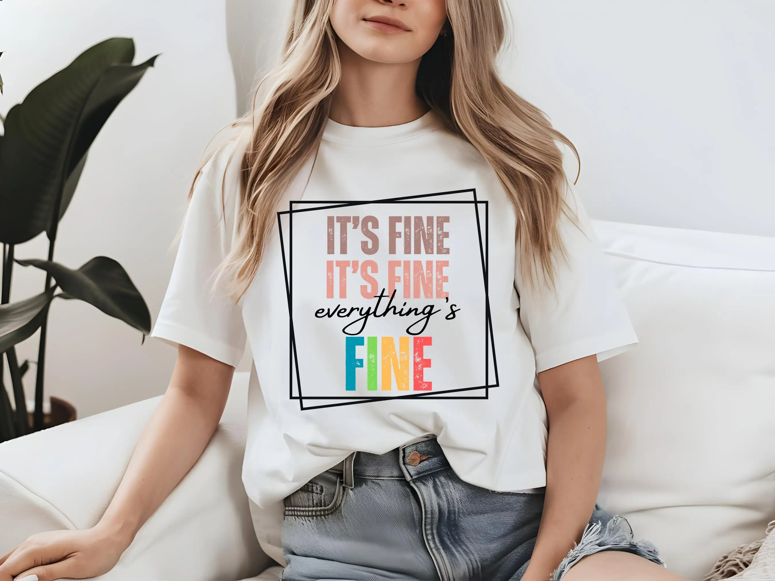 إنه بخير كل شيء هو تي شيرت الانطوائي عقلي ساخر تحفيزي #1