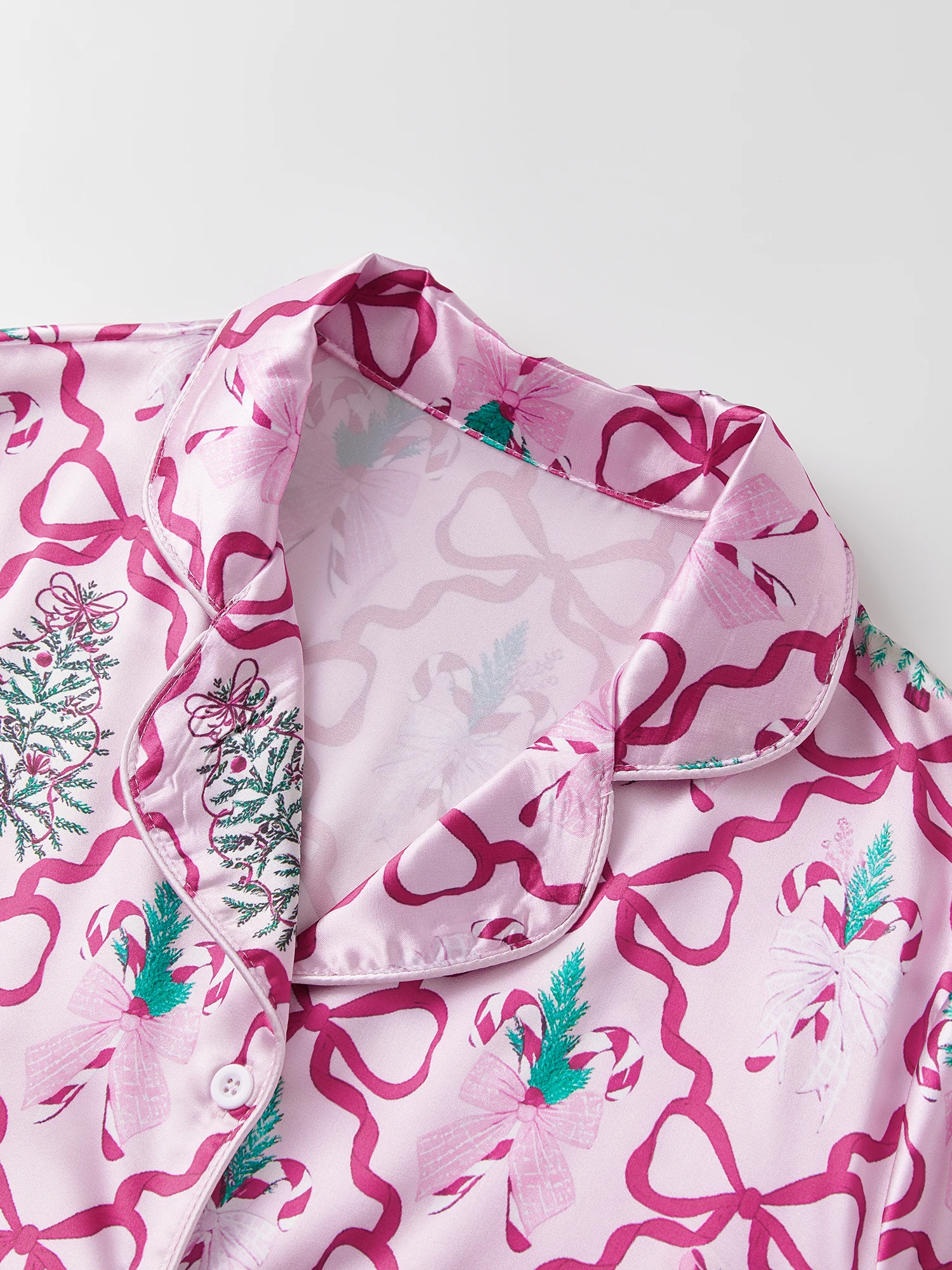 طقم بيجامة نسائي للعطلات مكون من قطعتين مع بلوزة بأكمام طويلة وطبعة احتفالية وسروال مريح لعيد الميلاد