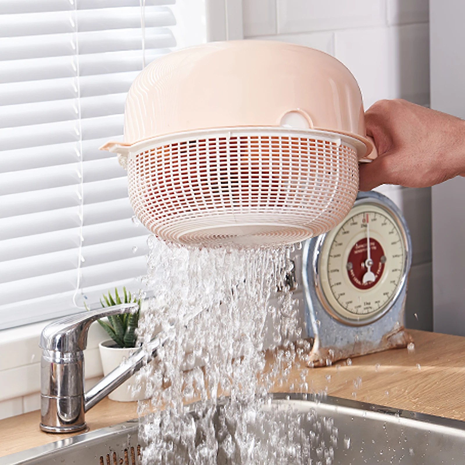 

Portable Rice Basket Drain Basket Rice Wash Strainer with Lid Kitchen Colander Strainer Reusable Vegetable Fruit