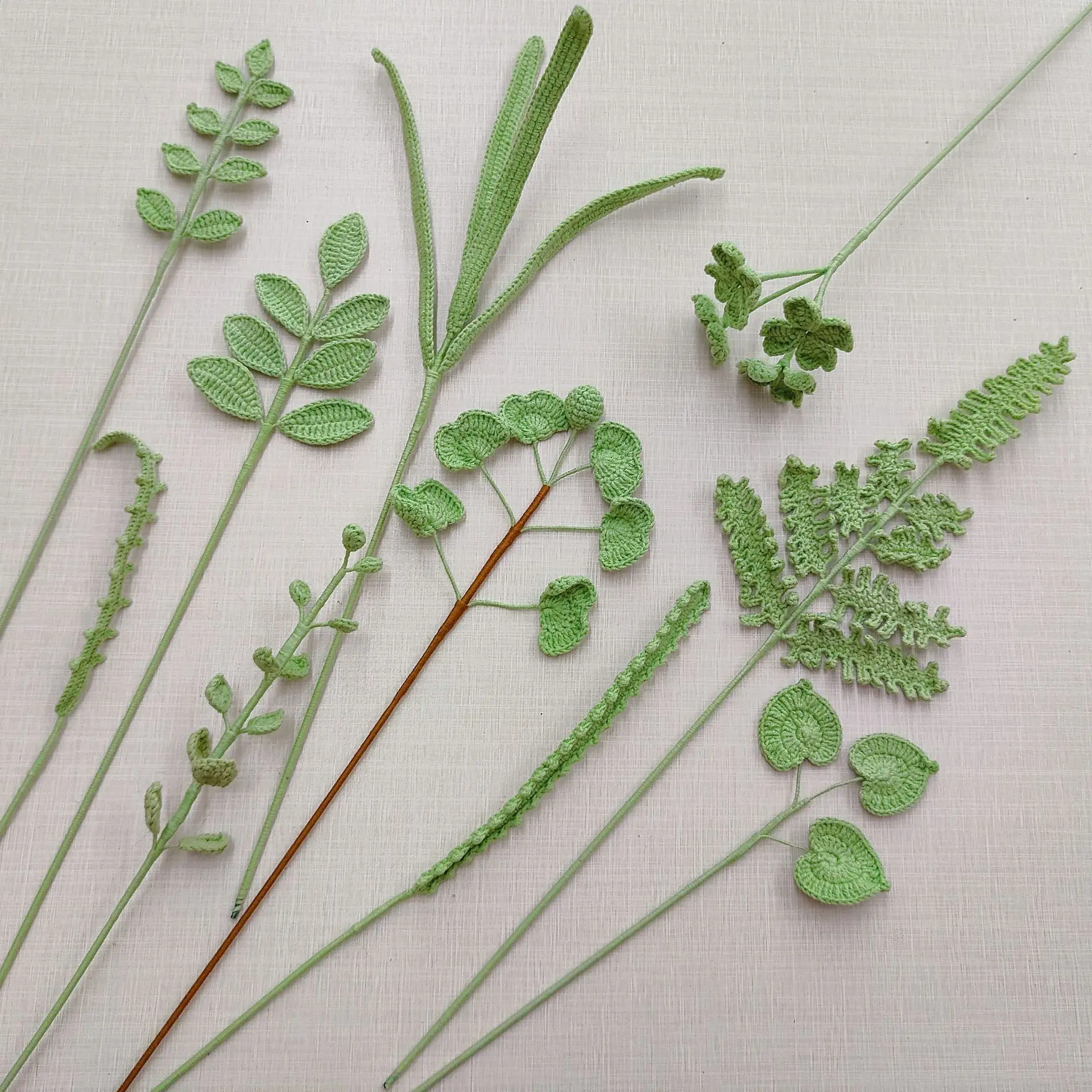 

Hand-knitted Crochet Yarn Green Leaves Knitting Ginkgo Leaf Flowers Bouquet Decor Outdoor Garden Home Wedding Festival Diy Box