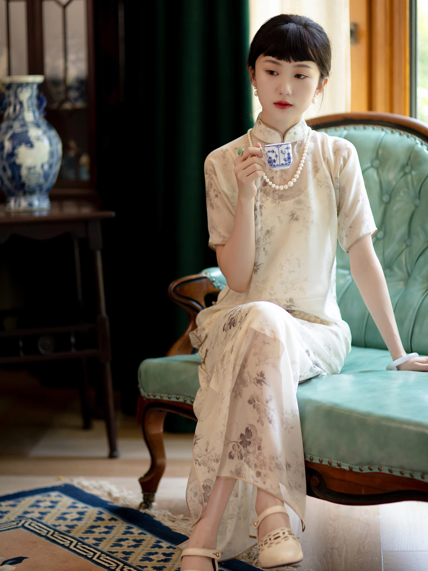 

Летний шелковый шифоновый жакет с принтом в винтажном стиле, полностью распашной, в традиционном китайском стиле, изготовленный по старинным технологиям.