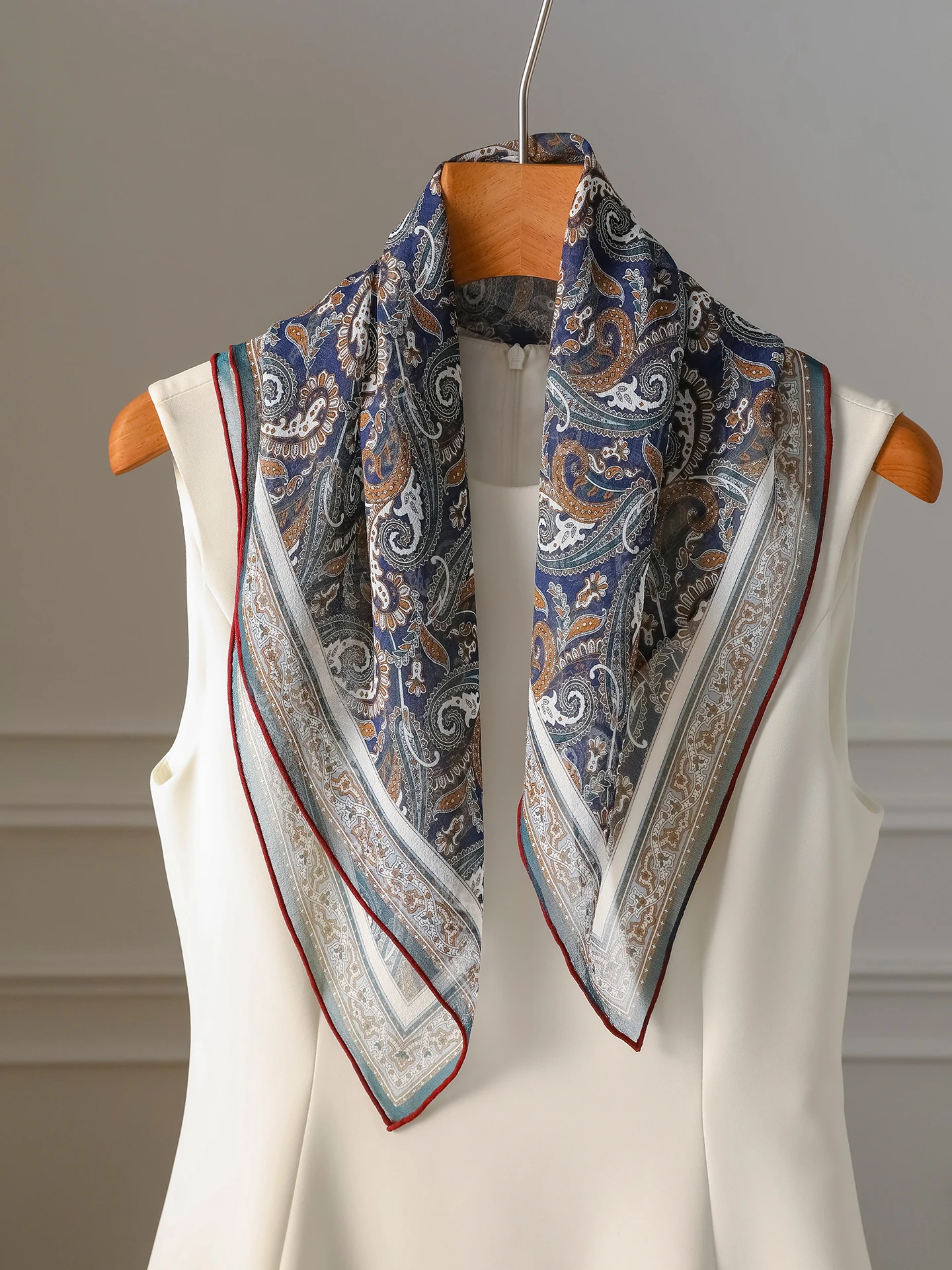 ブルーシルクスカーフ-レディース-2026年新作-夏-薄手-日焼け対策-ネックガード-三角スカーフ-小さな正方形スカーフ-高級感