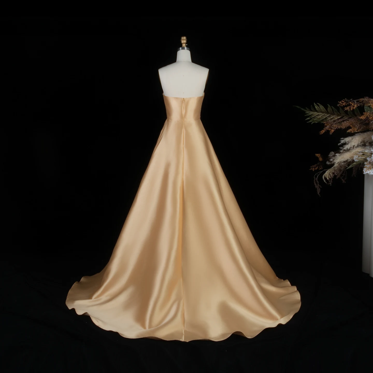 Sharon Said Dubai Luxuriöses Goldfarbenes Trägerloses A-Linien-Abendkleid mit Perlenbesetzten Handschuhen, Damen-Abendkleid SS377 Maßanfertigung – Detail 7
