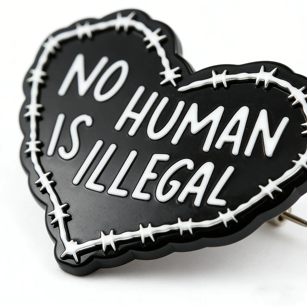 Kein Mensch Ist Illegal Emaille-Pin - Stacheldraht-Herz-Brosche für Einwanderungsrechtsaktivisten für Rucksäcke, Hüte, Sozialrechtsaktivisten – Detail 2