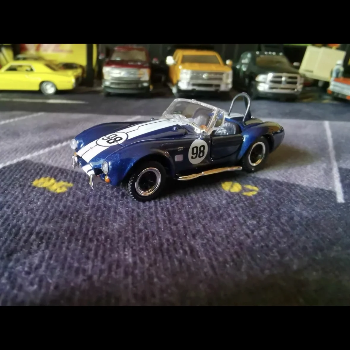 

ACME 1:64 SHELBY COBRA 427 S/C #98 SC-705-98 Toy Car Model Childrens Gift.