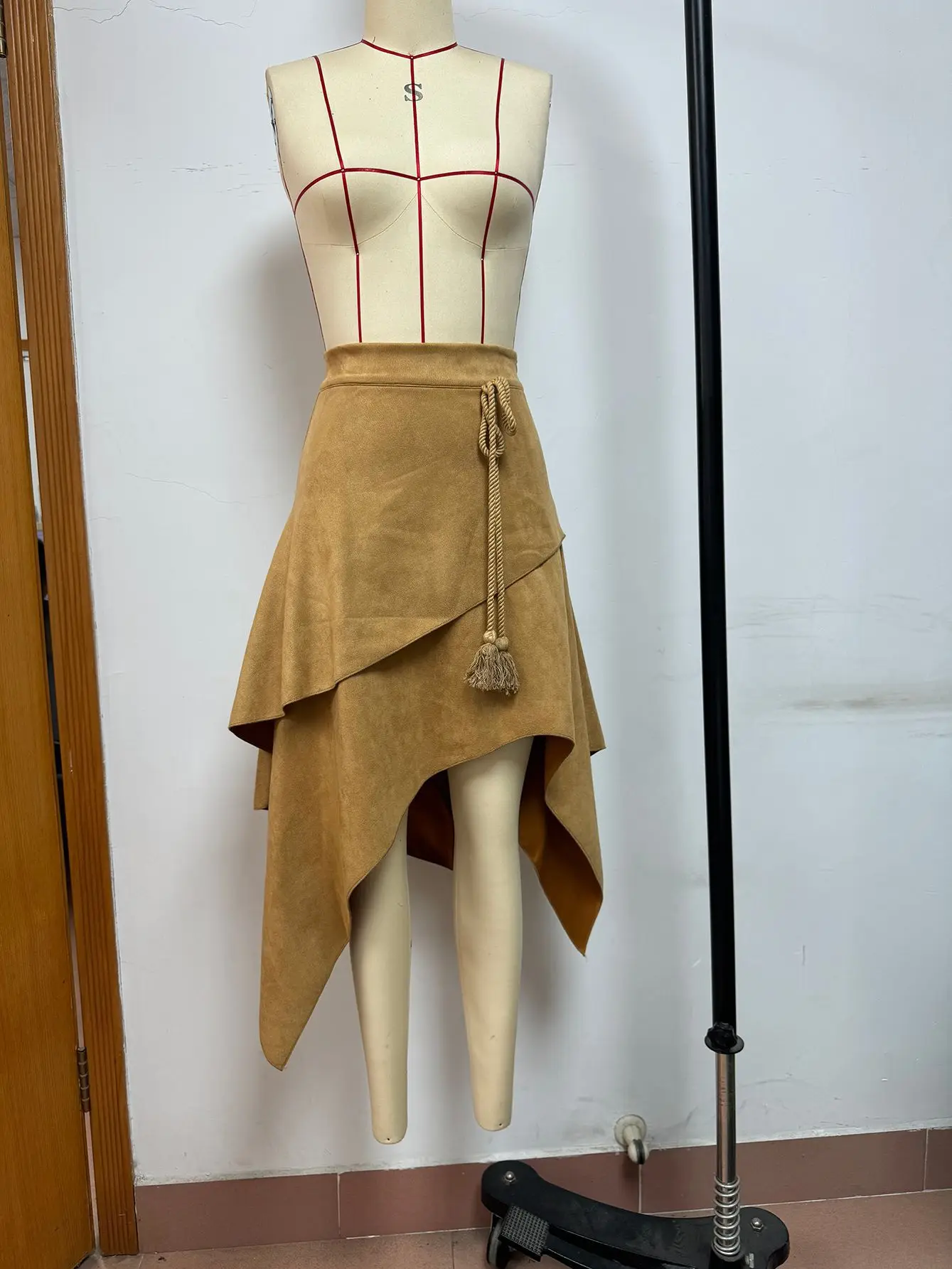Damen-Retro-Wildlederrock im Western-Stil, Europäische Größe, Einfarbig, Unregelmäßiger Halbrock für Freizeitkleidung – Detail 14