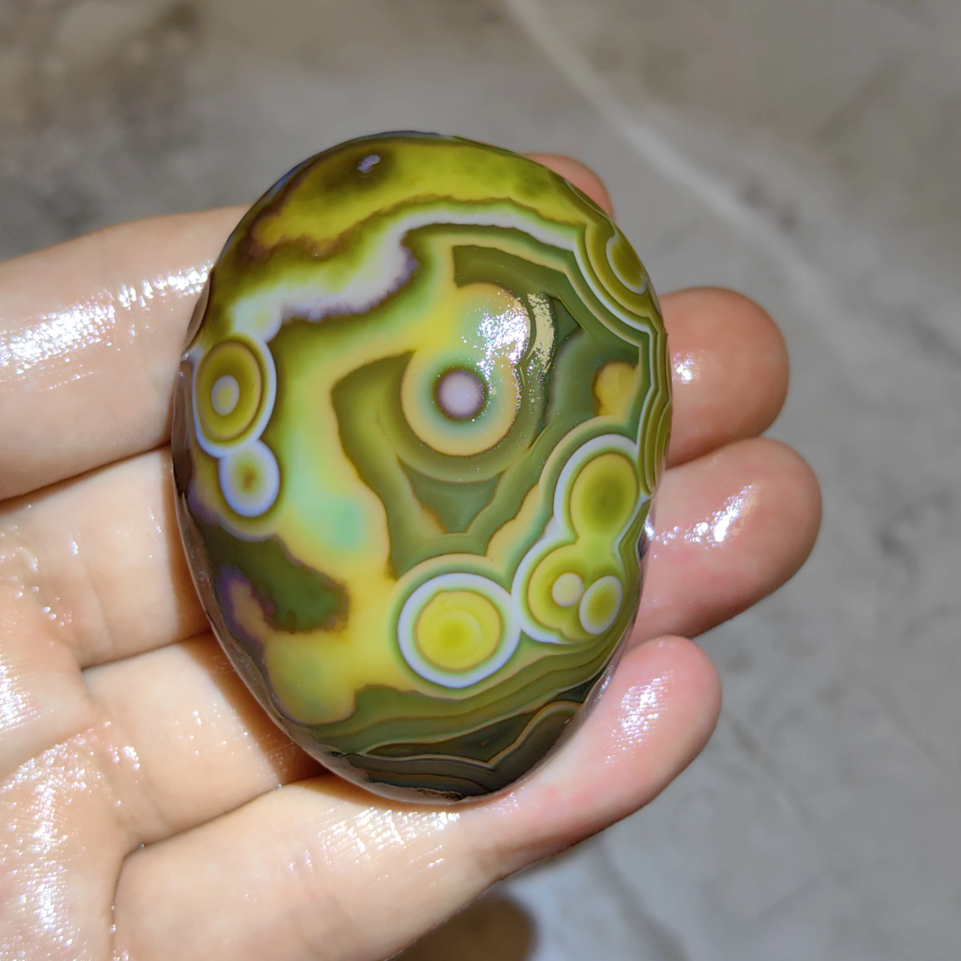 Pierre d'œil à texture unique, agate Gobi pour la fabrication de bijoux DIY. Ornement de conception artistique pour l'affichage des cristaux de chakra et de Reiki
