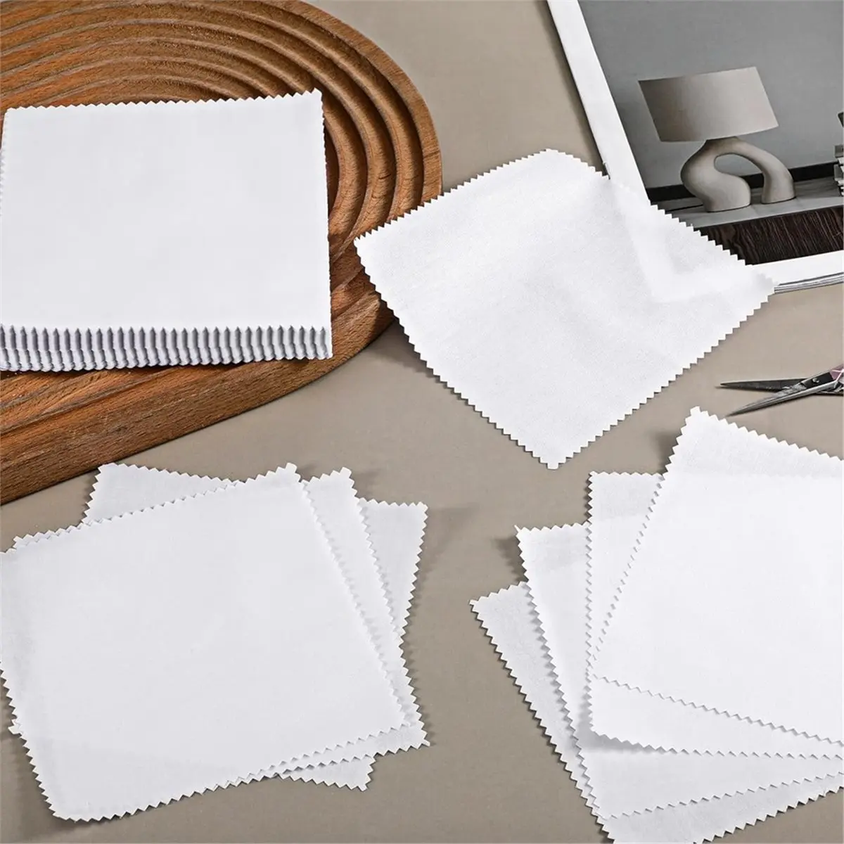 

НОВЫЕ 100 упаковок 5-дюймовых квадратов из хлопчатобумажной ткани, предварительно вырезанные квадраты из хлопчатобумажной ткани 5 дюймов, белая упаковка с подвесками, белая