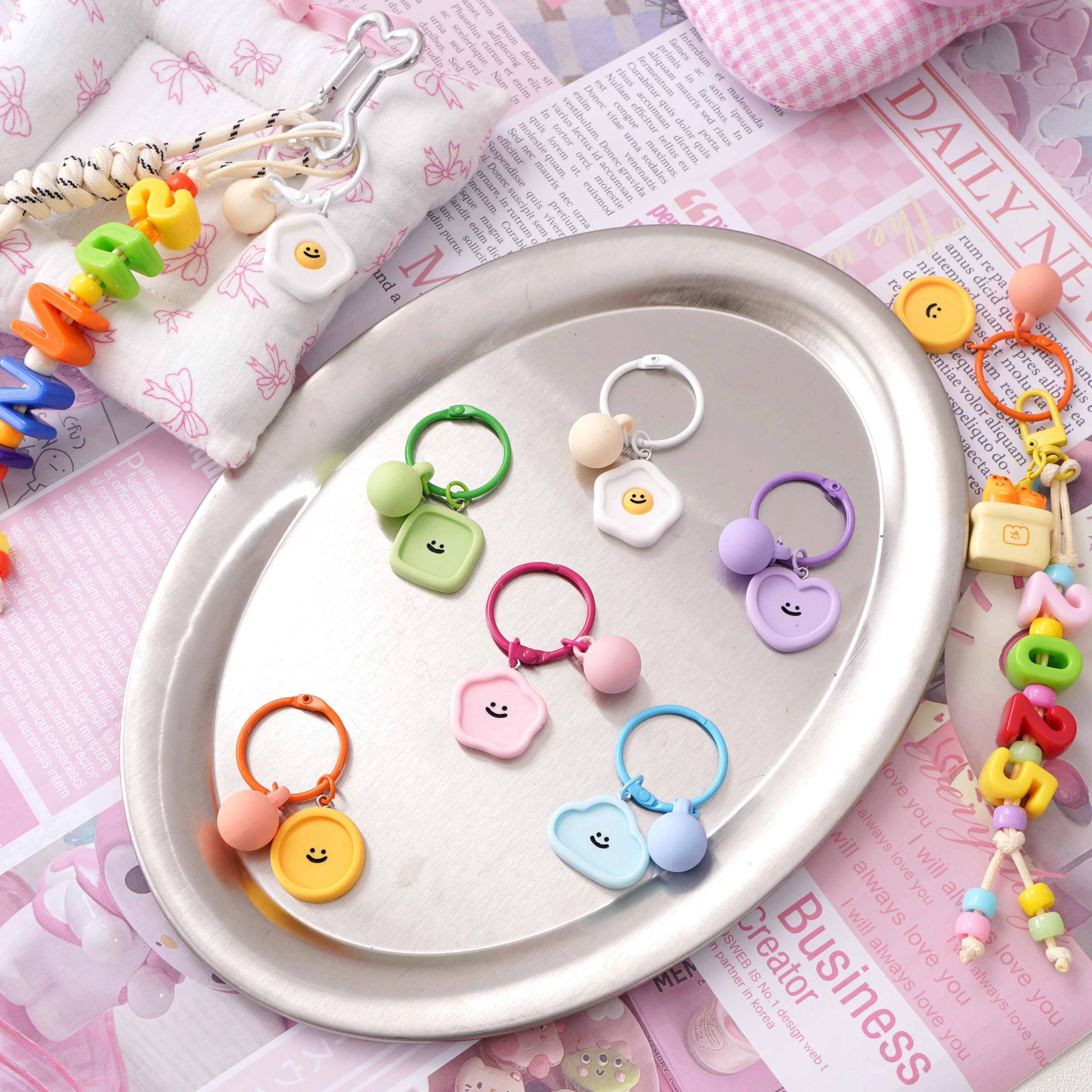 

1Pc Cute Candy-Colored Smiling Face Resin Keychain Fashionable Bag Charm Key Ring for DIY Decoration Jewelry Accessory