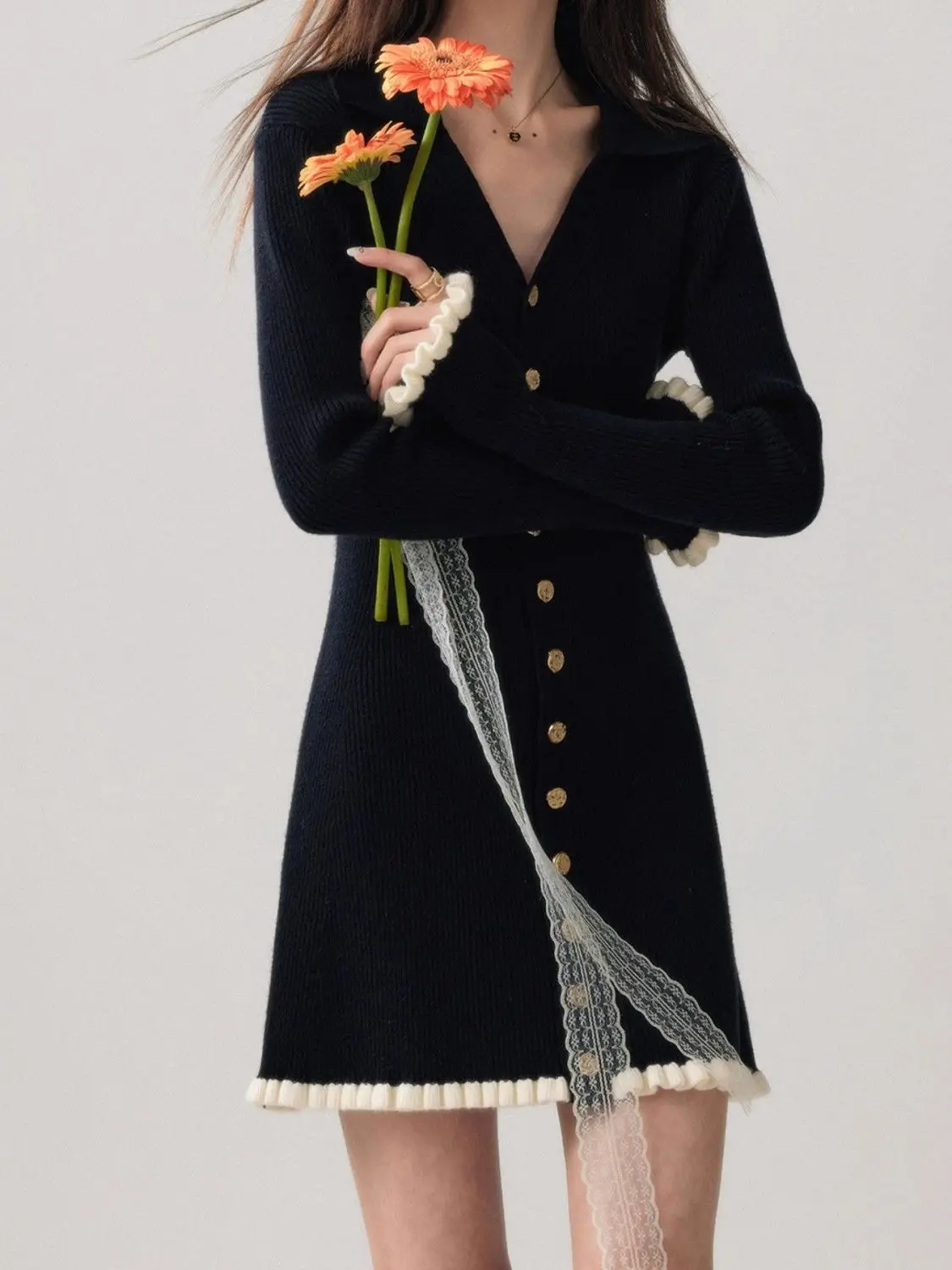 

Women's autumn and winter V-neck knitted dress Women's French waist and thin A-shaped black dress