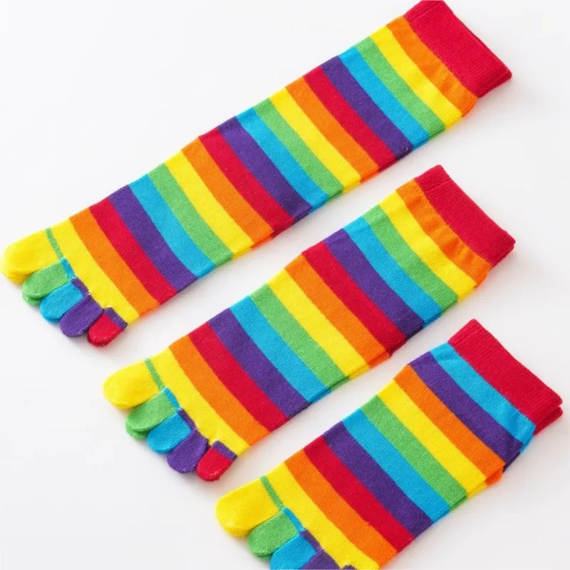 Damensocken Regenbogen gestreift Fünf-Finger Split Toe Baumwolle Mid-Tube-Socken Bunte Linien Einfache Sport Lustige Strümpfe Großhandel