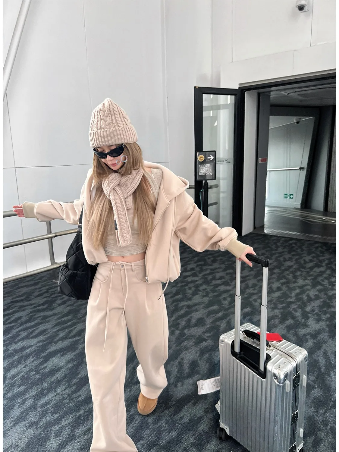 

Xinlei Lin Casual Long Sve Sweatirt Set Loose Fit with Faux Fur Folded Design Comfortable Warm Spring Autumn Winter Wome...