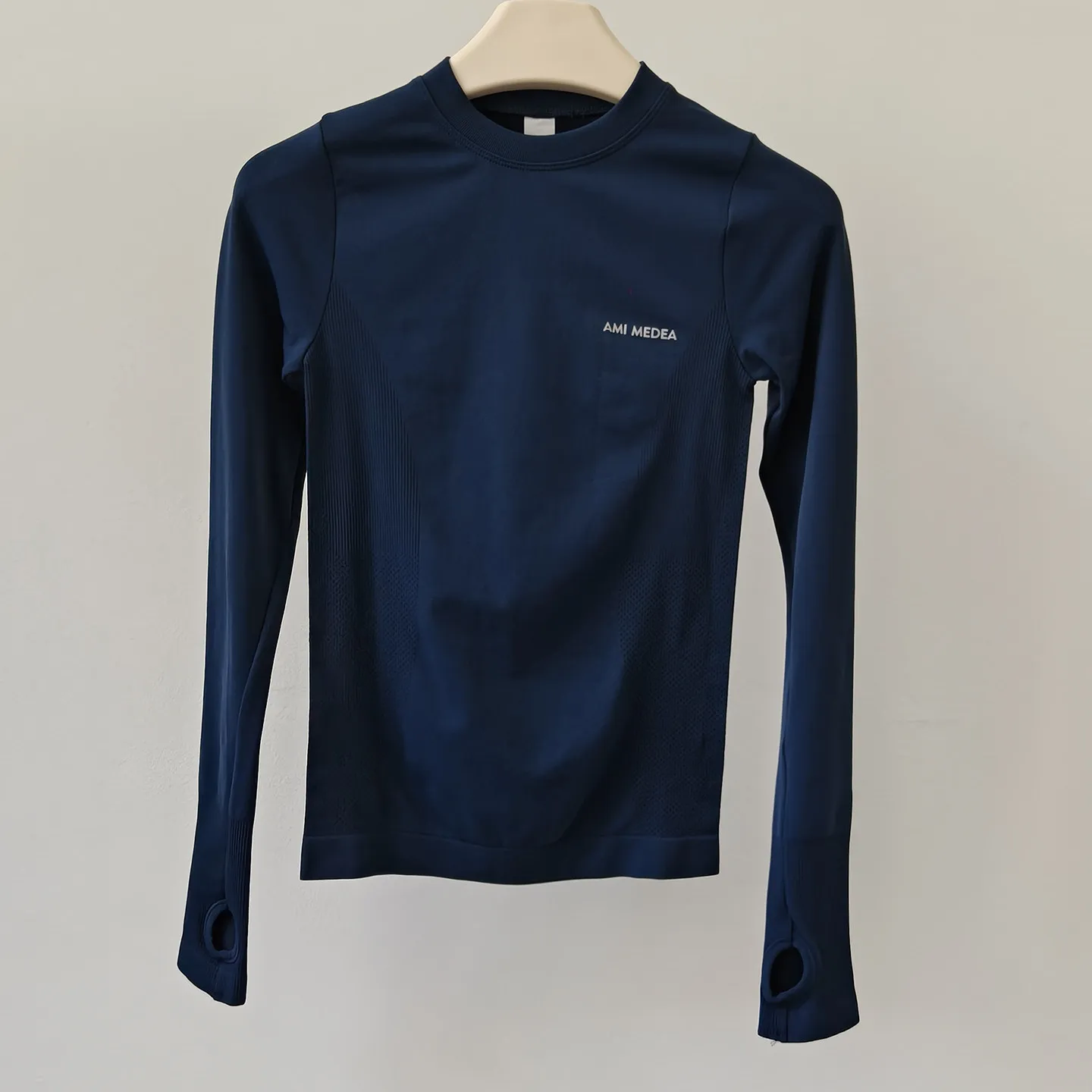 Yoga-Bekleidung Langärmeliges Damen-Oberteil Atmungsaktiv Schnelltrocknend Schlank Dehnbar Industrie Lauf-Sport-Oberteil Pilates Fitness-Bekleidung – Detail 3