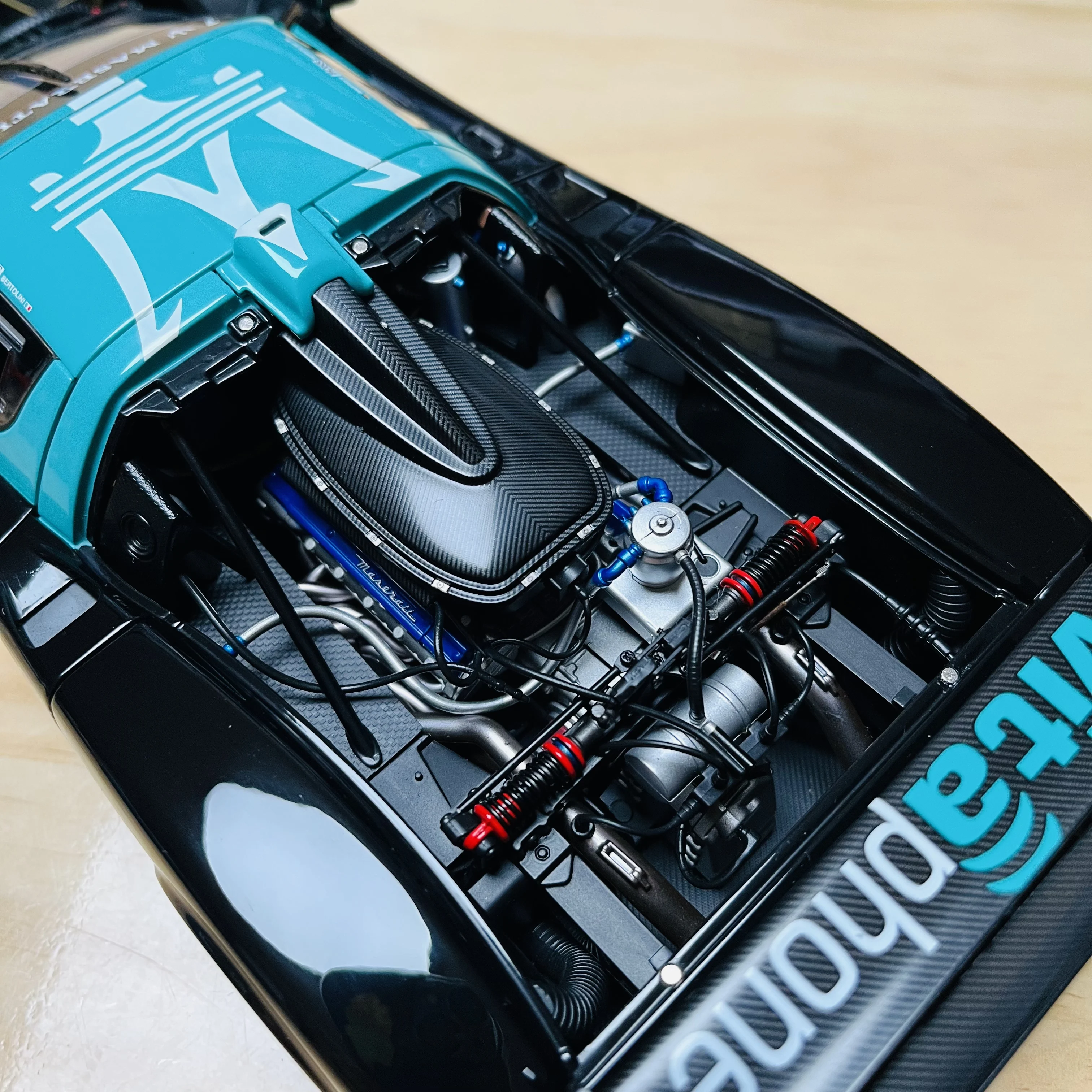 Autoart 1:18 MC12 GT1 Vitaphone #1 Simulation Limited Edition All Open Alloy Metal Static Car Model Toy Gift