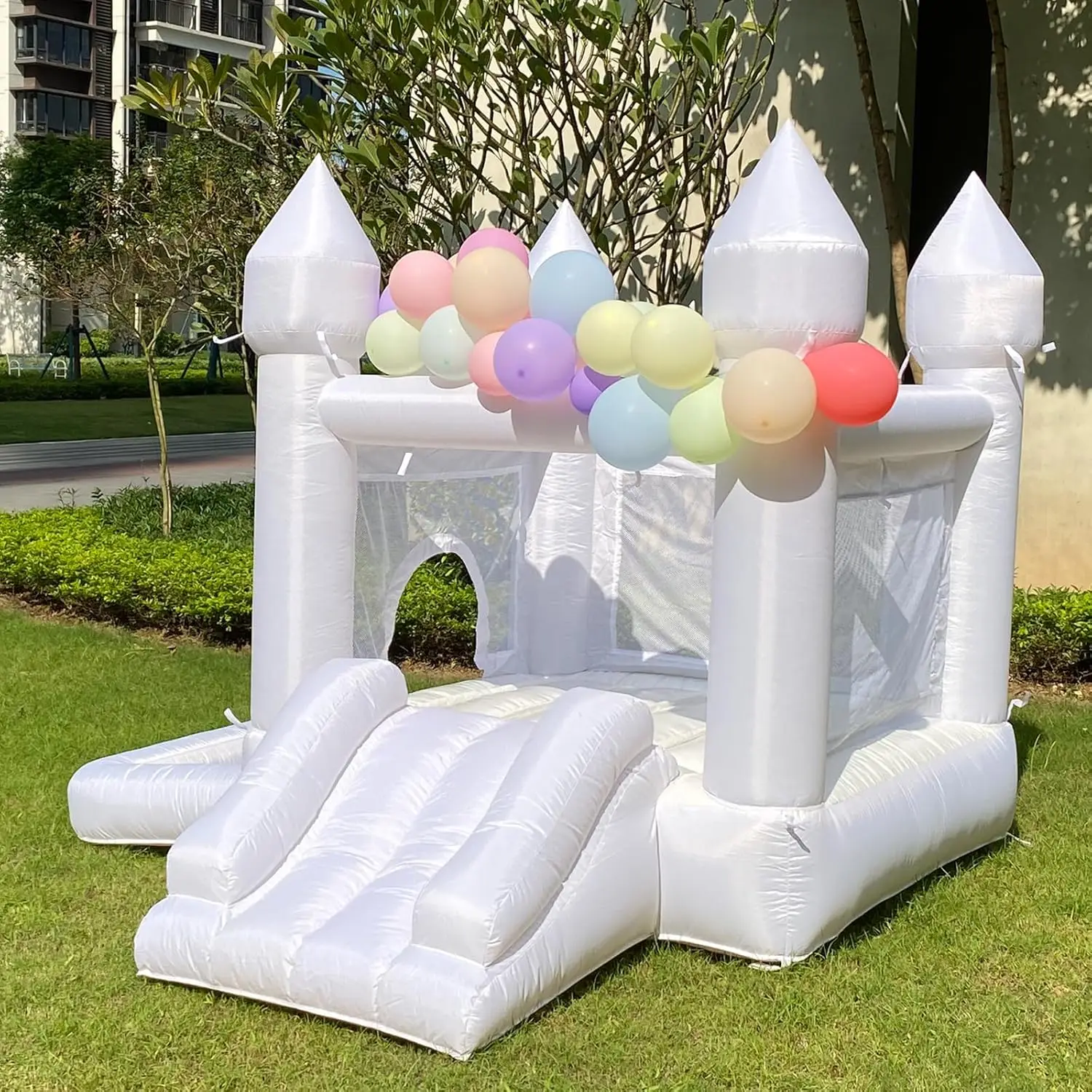 Wit bruiloft opblaasbaar springhuis met ventilator springhuis met glijbaan voor kinderfeest bruiloft familie kasteel 9ftL×9ftW×7ftH