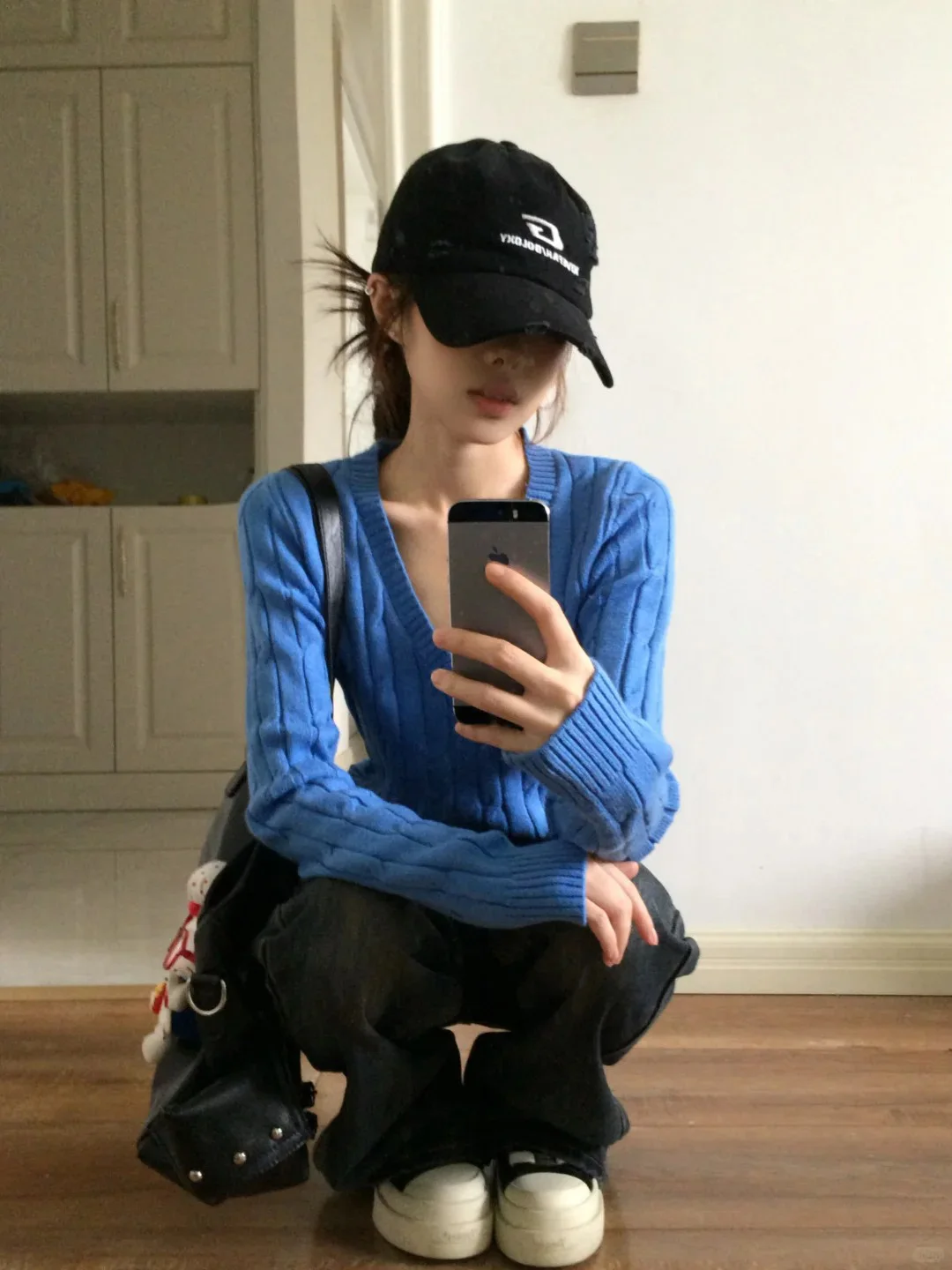 Korean Style Blue V-Neck Long Sleeve Knitted Sweater Women Soft Cozy Slimming High-End Feeling Twisted Flower Top for Autumn