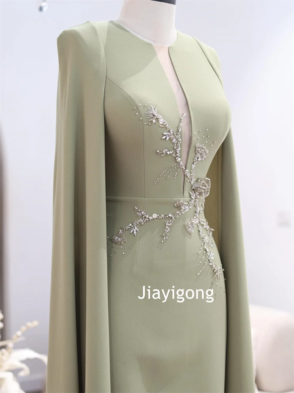 Maßgeschneiderte, passende Jersey-Plissee-Kleider mit Pailletten, gerade geschnitten, mit Juwelen, lang, maßgefertigt, für besondere Anlässe, Abendkleider, glitzernd, elegant