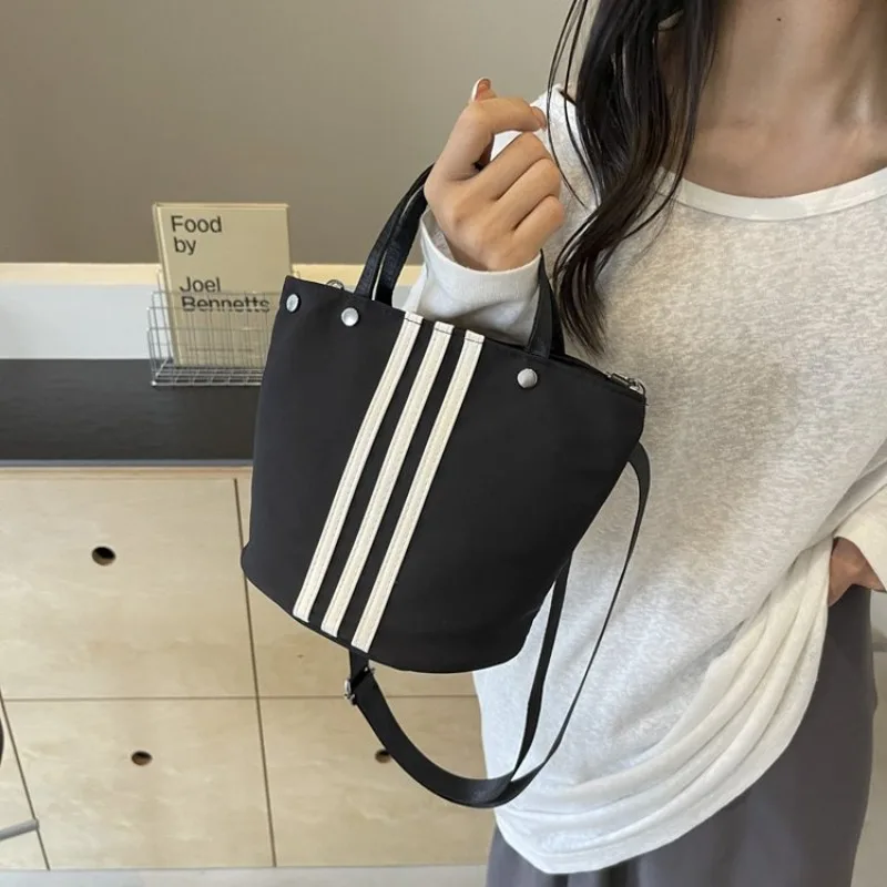 有名デザイナーのファッショナブルなミニマリストレザーおむつバッグ女性用高級エレガント大容量トートバッグクラシックパリ