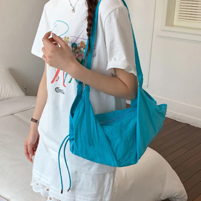 Hobos Halbmond-Dumpling-Form Umhängetasche, Koreanische Damen-Schultertasche, Japanische Minimalistische Casual Pendler-Reisetasche – Detail 9