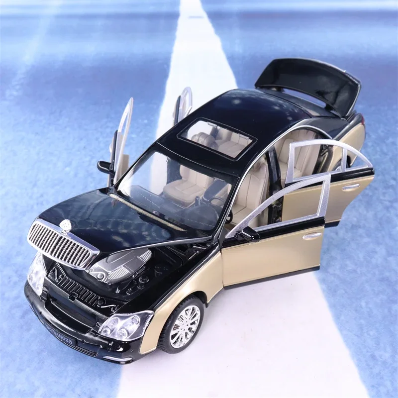 1:24 Maybach 62S Sedan Car Alloy Car Model Diecast Metal Toy Vehicles Car Model Simulation Collection Childrens Toy A98