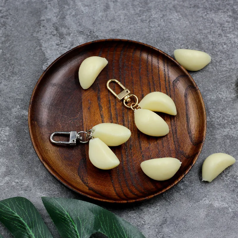 Original and Unique Garlic Pendant Keychain Student Couple Personality Bag Pendant Car Keychains Jewelry