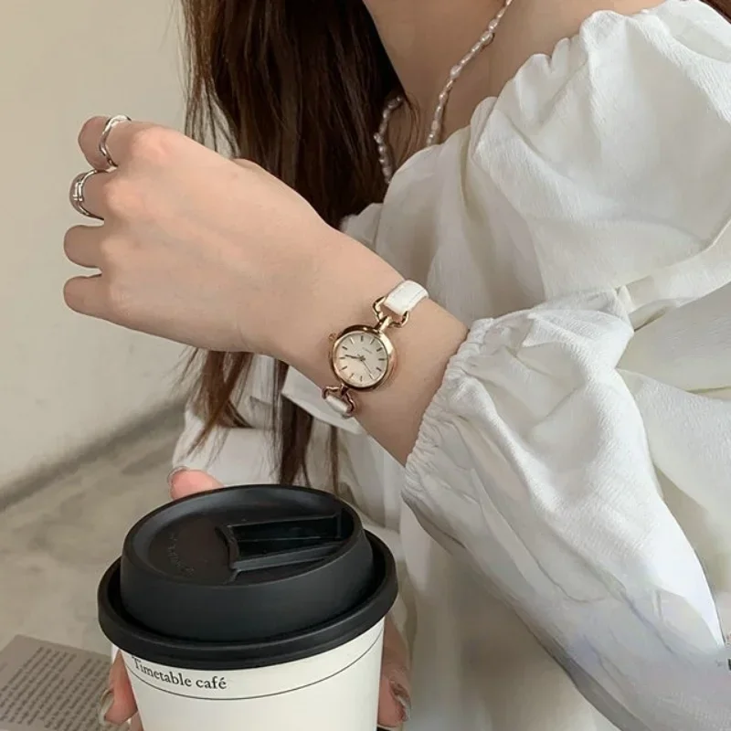 2024 New Women\'s Quartz Watch Retro Luxury Watches for Girl Student Simple Fashion Leather Strap Gift Clock Wristwatch Wholesale