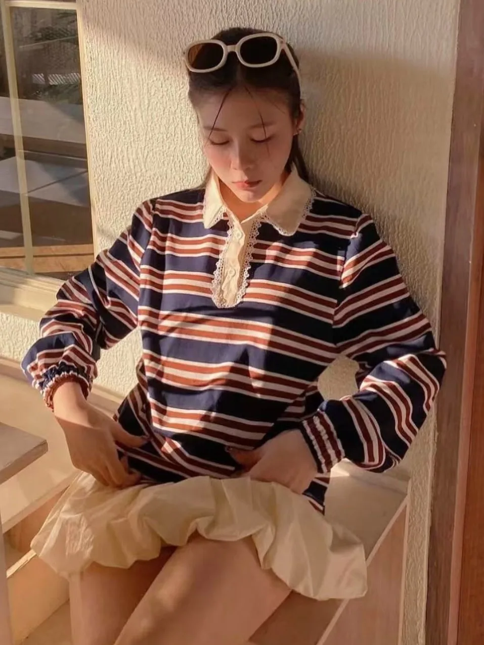 부드럽고 피부 친화적인 긴 소매 스트라이프 스웨트셔츠 여성 디자인 센스 패치워크 레이스 가을 신상 편안한 탑