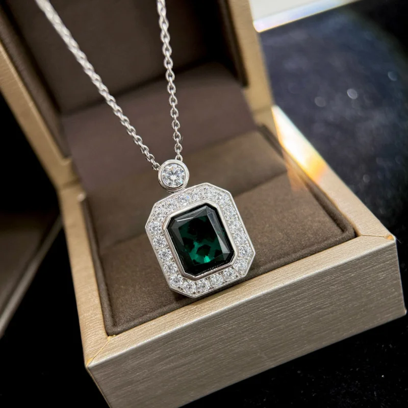 

s925Sterling Silver Emerald Pagoda Cut Necklace 10 Karat Carbon Diamond Clavicle Chain Exquisite High Sense All-Match Jewel