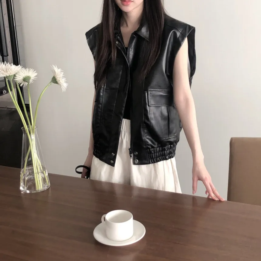 Clothland Women Vintage Black PU Leather Jacket Zipper Sleeveless Vest Pocket Female Outwear Coats Mujer MA146