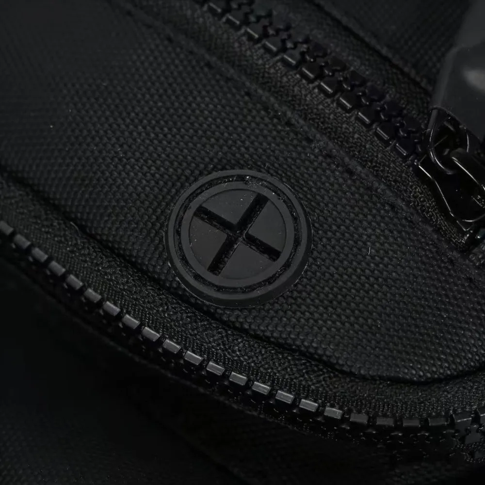 Black Sports Chest Bag Polyester Lining Breathable Mesh Front Chest Pack with Adjustable Straps Reflective Detail