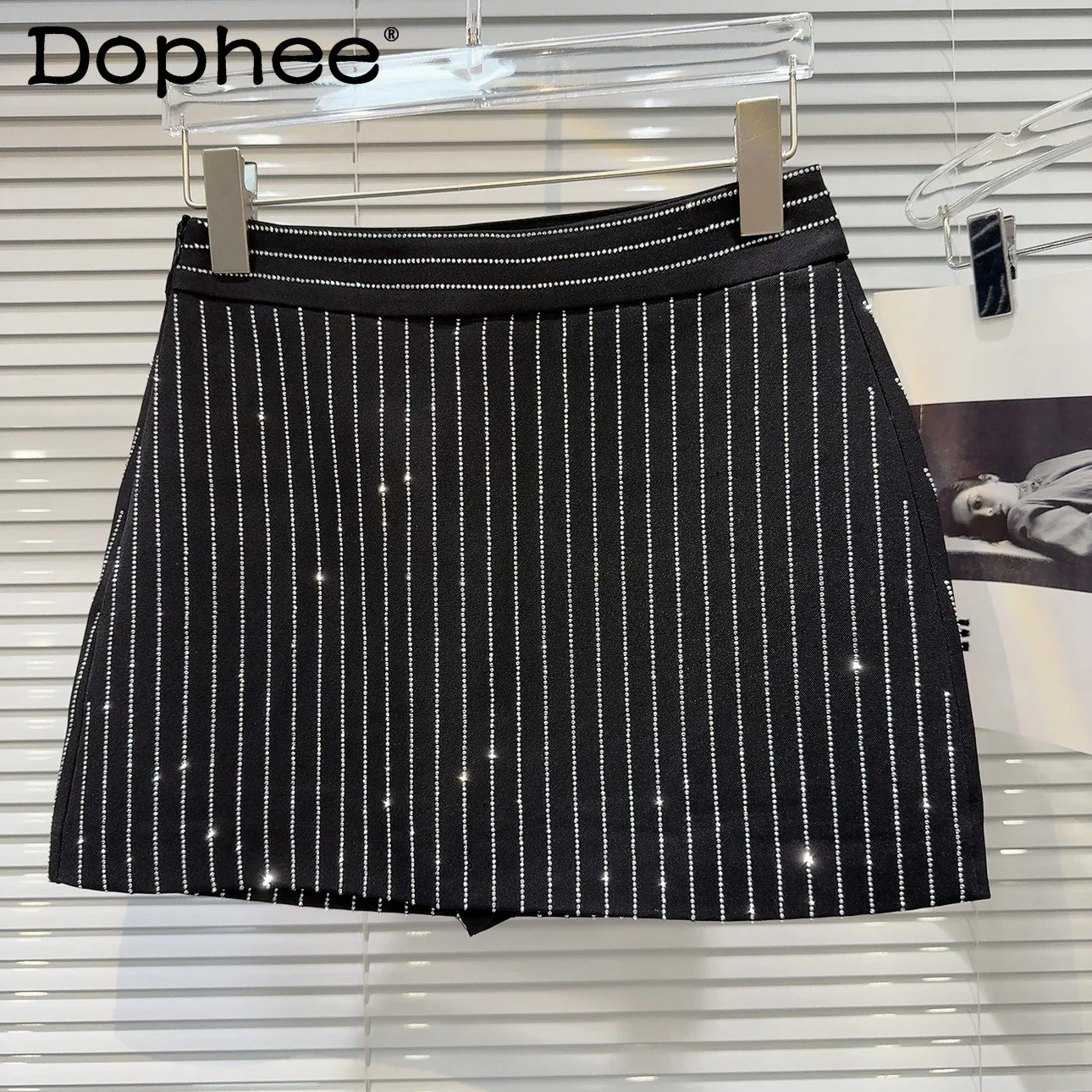 

2024 Autumn New Gorgeous Vertical Striped Hot Diamond Heavy Industry Short Skirts A-shaped Skirt Mini Skirt Women Black Skirt