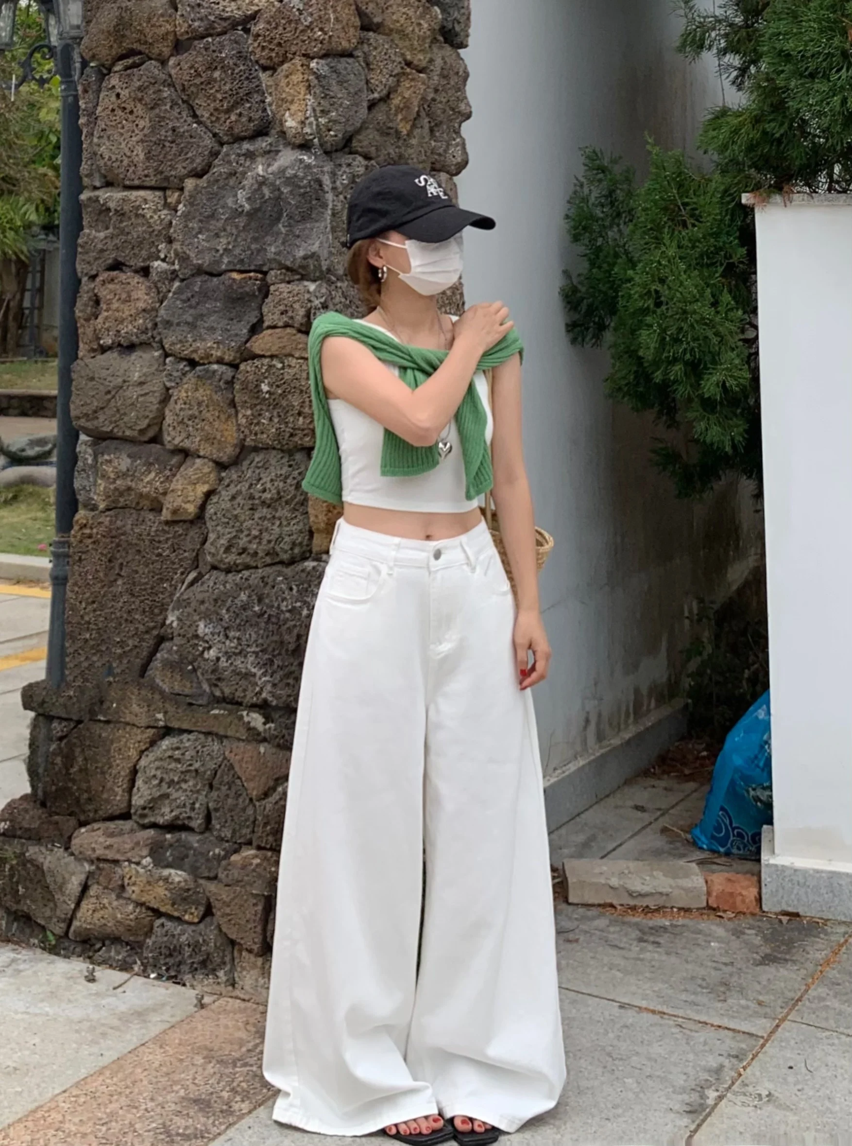 

Новые женские джинсы-клеш с высокой талией, белые, широкие, облегающие, весна 2026, с эффектом драпировки, длиной в пол, из хлопка, на пуговицах