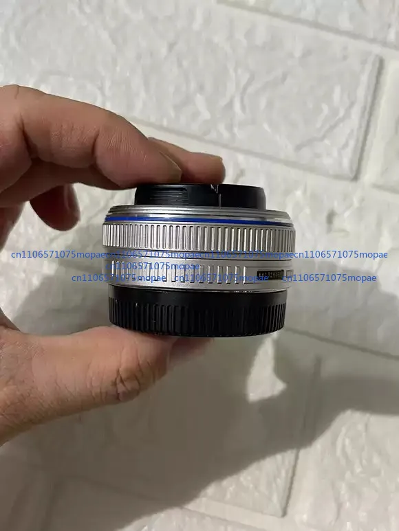 عدسة فضية مستعملة 98% جديدة لكاميرا M.ZUIKO 17 مللي متر f/2.8 بزاوية واسعة لكاميرا أوليمبوس باناسونيك مايكرو 4/3