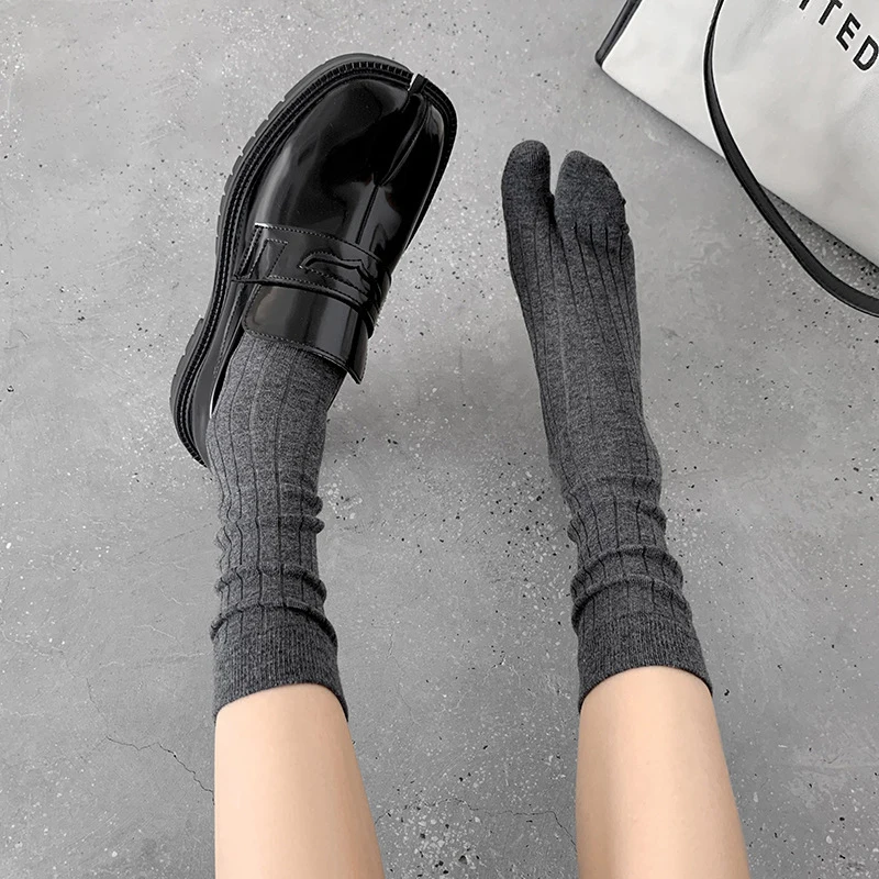 High Quality Split Toe Woman Socks Solid Color Simple Comfortable Soft Two-Toed Japanese Harajuku Women's Tabi Sox