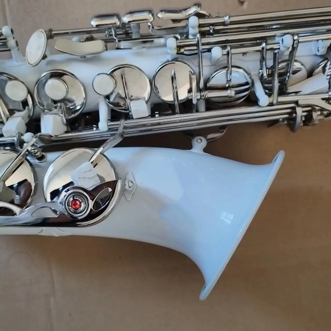 Middle Register Low E Saxophone White-painted Golden-toned Special Promotion Instrument