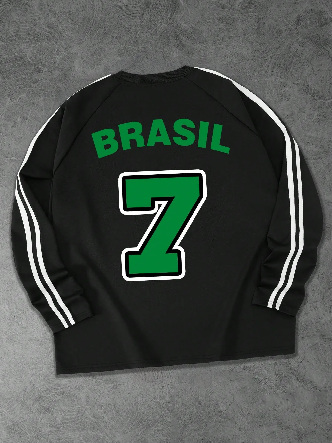 The new men's long-sleeved T-shirt for Spring and Autumn 2025 is casual soft and comfortable with 3D digital printing