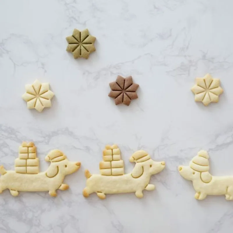 Chritsmas Dog Cookie Cutter Mold Cartoon Hat Gift Dog Fondant Biscuit Stamp Cutting Die Embosser Baking Cake Decorating Tool