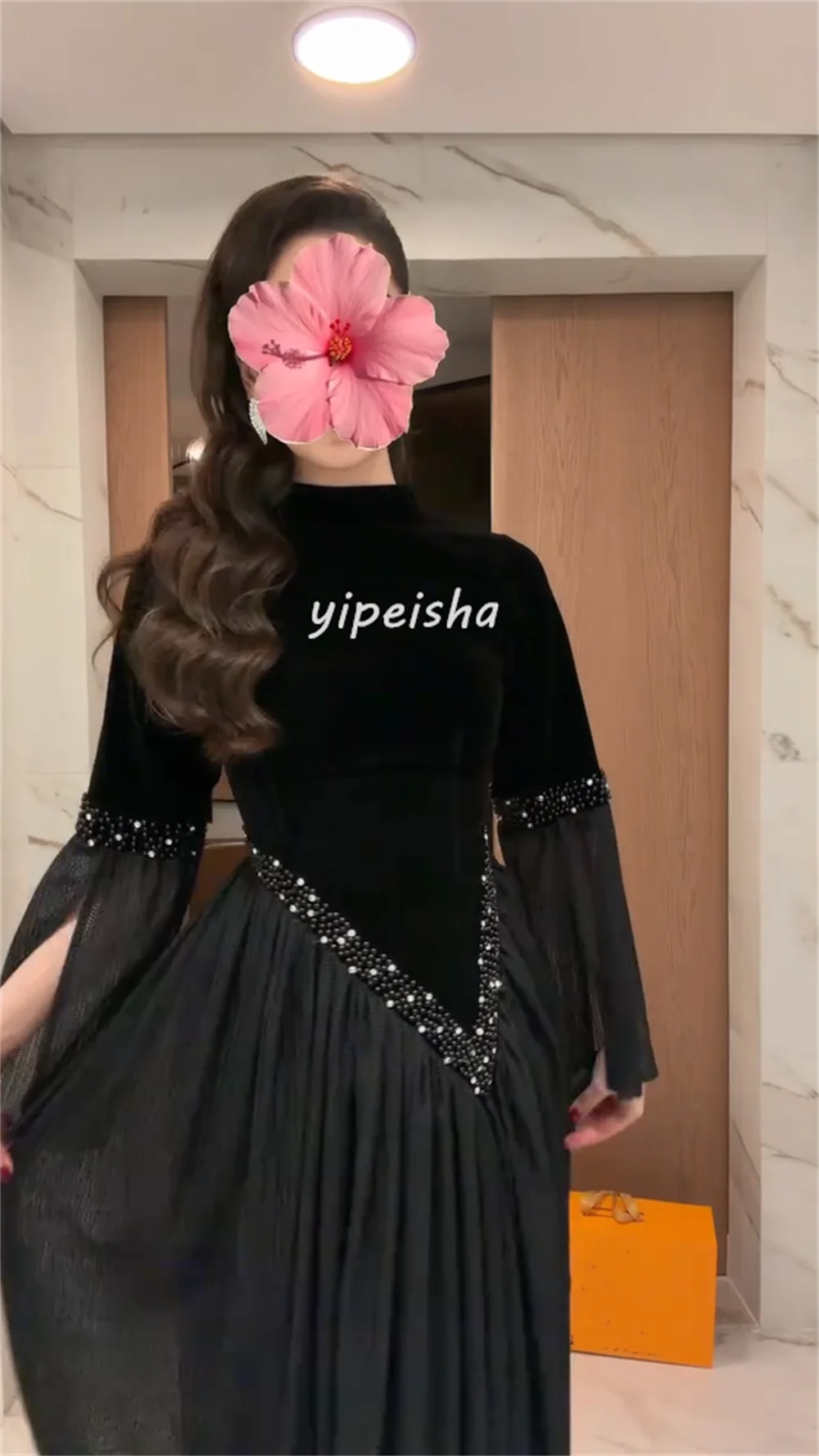 Sukienki midi o kroju litery A z wysokim kołnierzem, z szyfonu, z plisami, drapowaniem, zdobione perłami i kryształkami, wysokiej jakości, szyte na miarę.