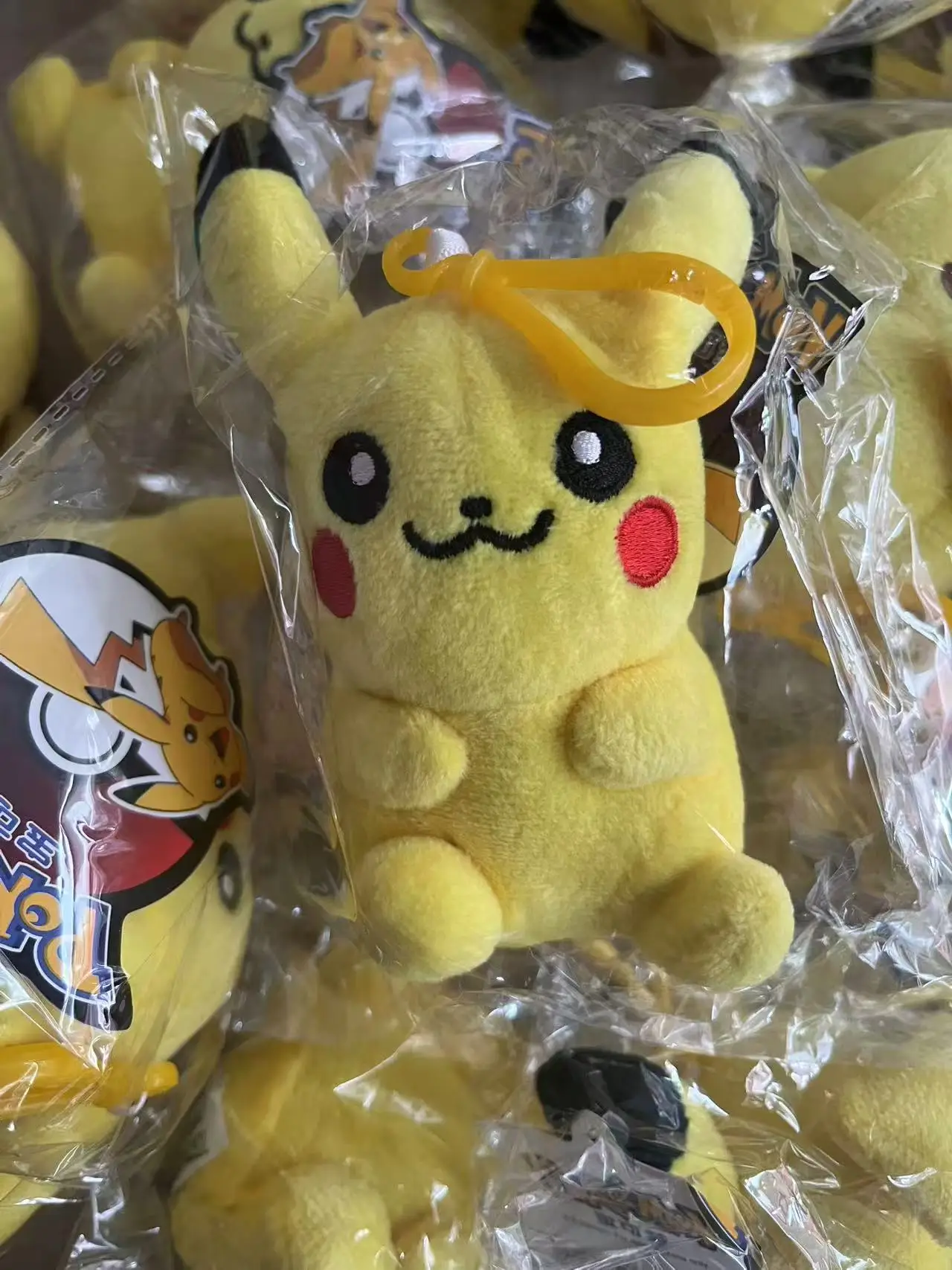 50 sztuk/partia Pokemon pluszowy brelok 13cm-Pikachu Charizard Bulbasaur Squirtle wypchane lalki miękka zabawka luzem hurtownia dzieci prezenty