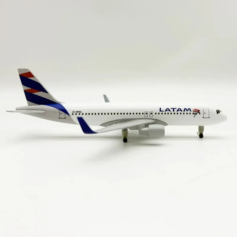 20CM Diecast Metal Alloy Airplane Model A320 Latam Airlines Chile Adults Fun Collectible Miniatures Airplane With Landing Gears